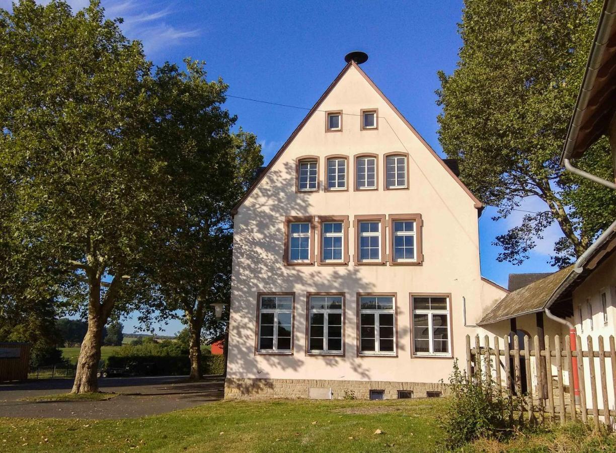 Alte Schule Gaestehaus - Fraeulein Apartment Bitburg Εξωτερικό φωτογραφία